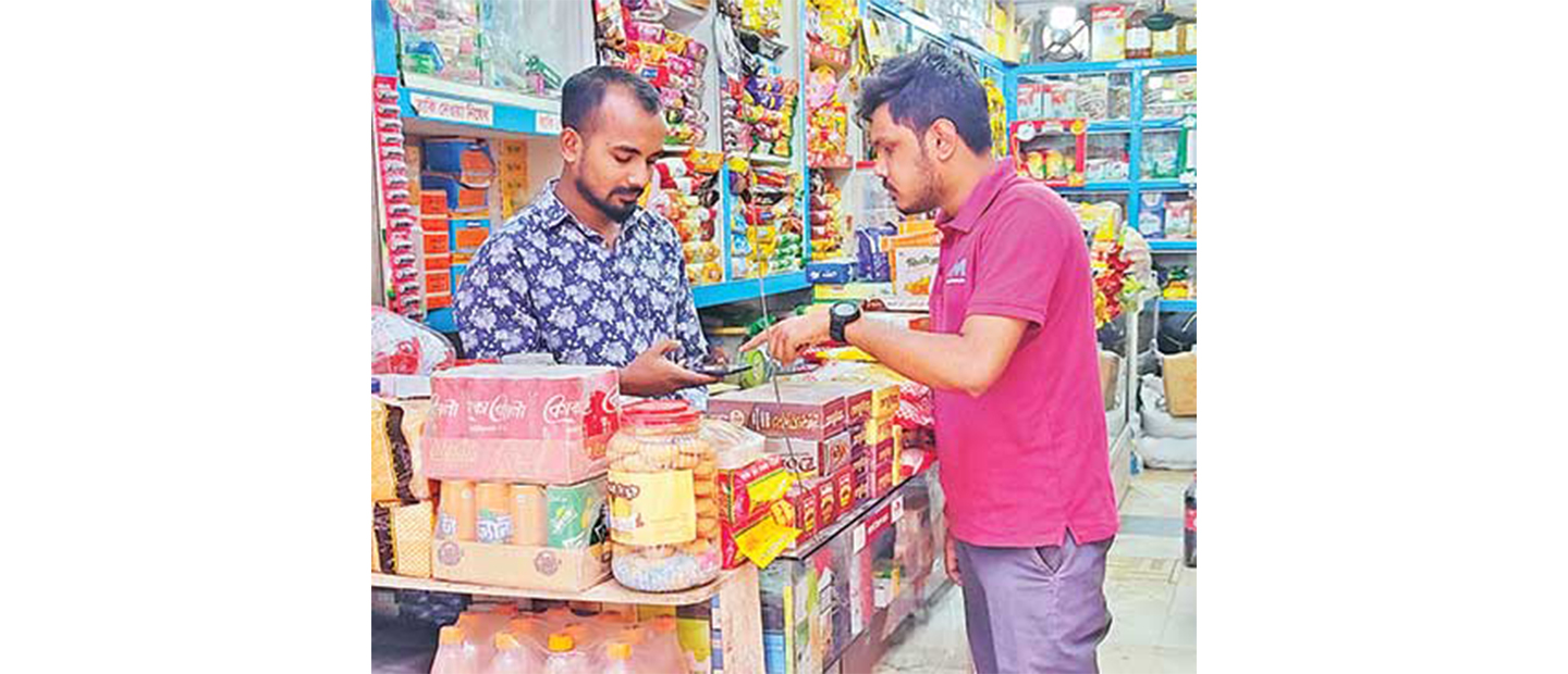 ব্যবসার জন্য এগিয়ে যাওয়ার জন্য টেকনোলজি অনুসরণ করছে একটি খুদরা দোকানের মালিক​