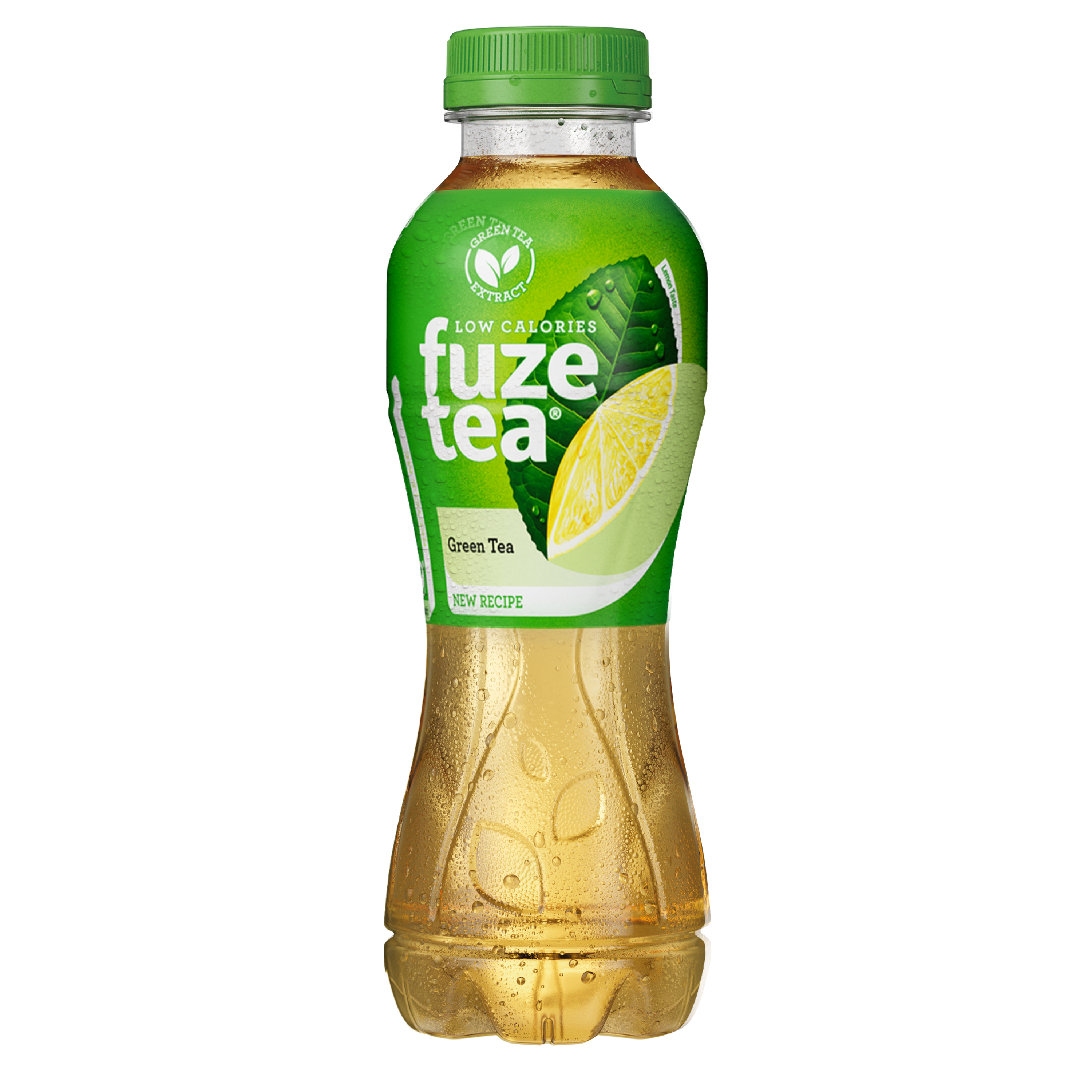 Bouteille Fuze Tea thé vert, étiquette verte avec feuille, quartier de citron et logo feuille de thé. Boisson jaune pâle, inscription “Infused Green Tea” et “Low Calories” sur l’étiquette.