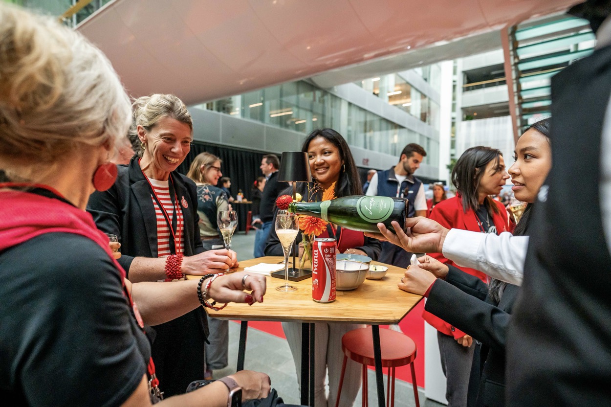 Bart De Wever bezoekt R&D Coca Cola