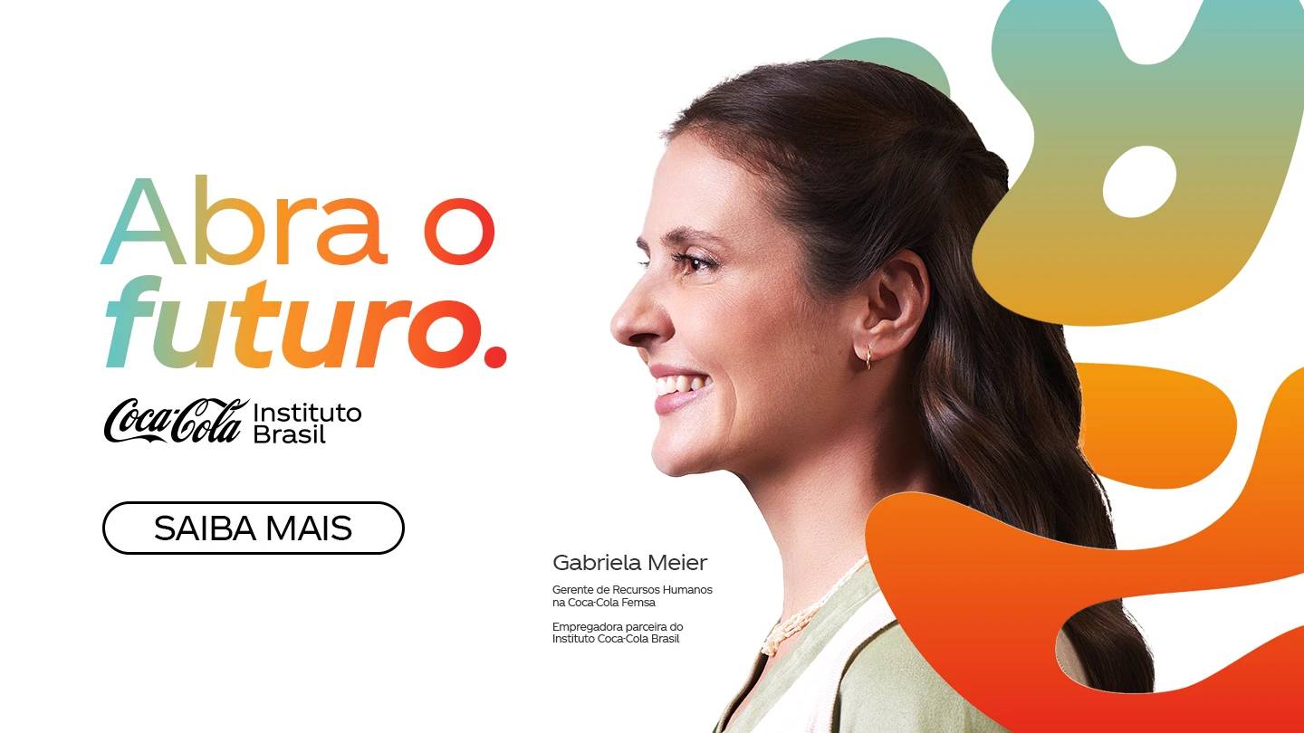 Grupo de jovens vestindo camisetas de cores diferentes posando e sorrindo.