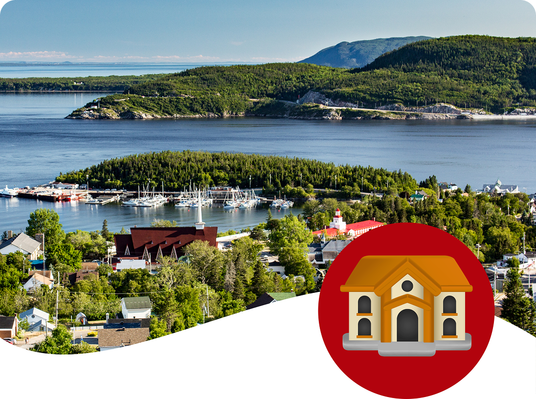 Une vue de la pittoresque région de Charlevoix au Québec, montrant la baie et la ville, un voyage grand prix du concours d'été.