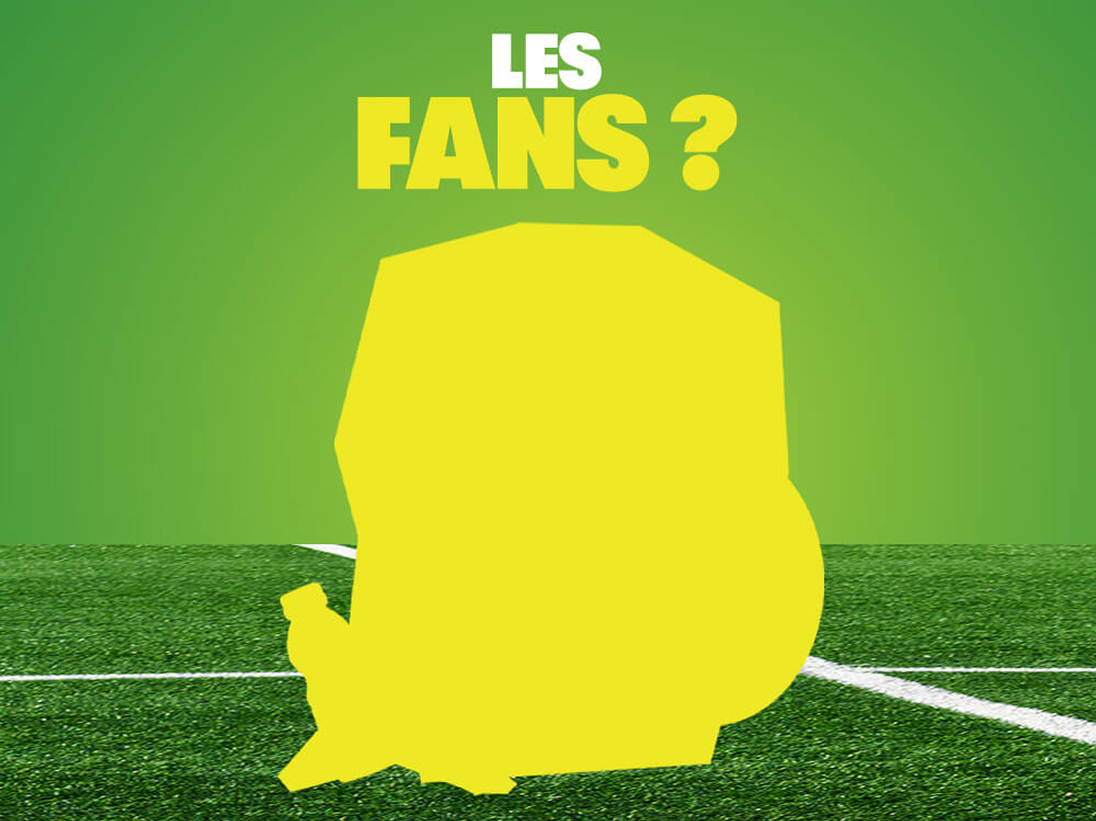 	Tuile Fuzeballer semaine 4 présentant silhouette jaune abstraite de fans sur gazon de soccer avec texte de campagne « LES FANS ? » en haut.