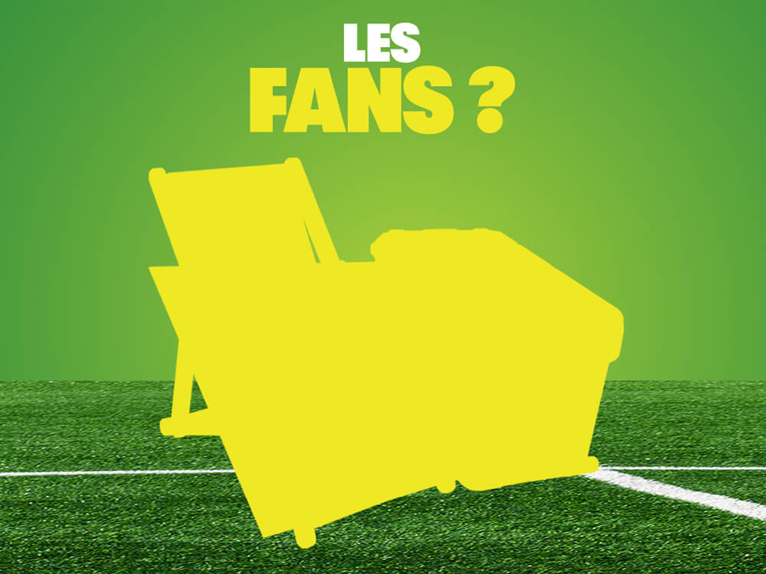 Silhouette de prix mystère jaune en forme de chaise sur terrain de soccer pour une prochaine semaine Fuze