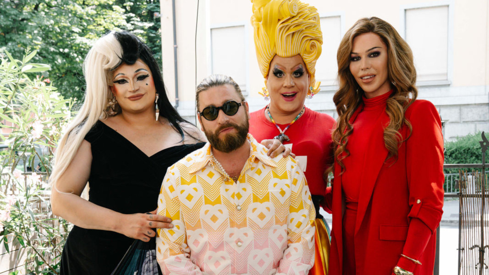 Baschi mit den Dragqueens Milky Diamond, Gossipa und Agyness Champagne (Bild: Barbara Müller)
