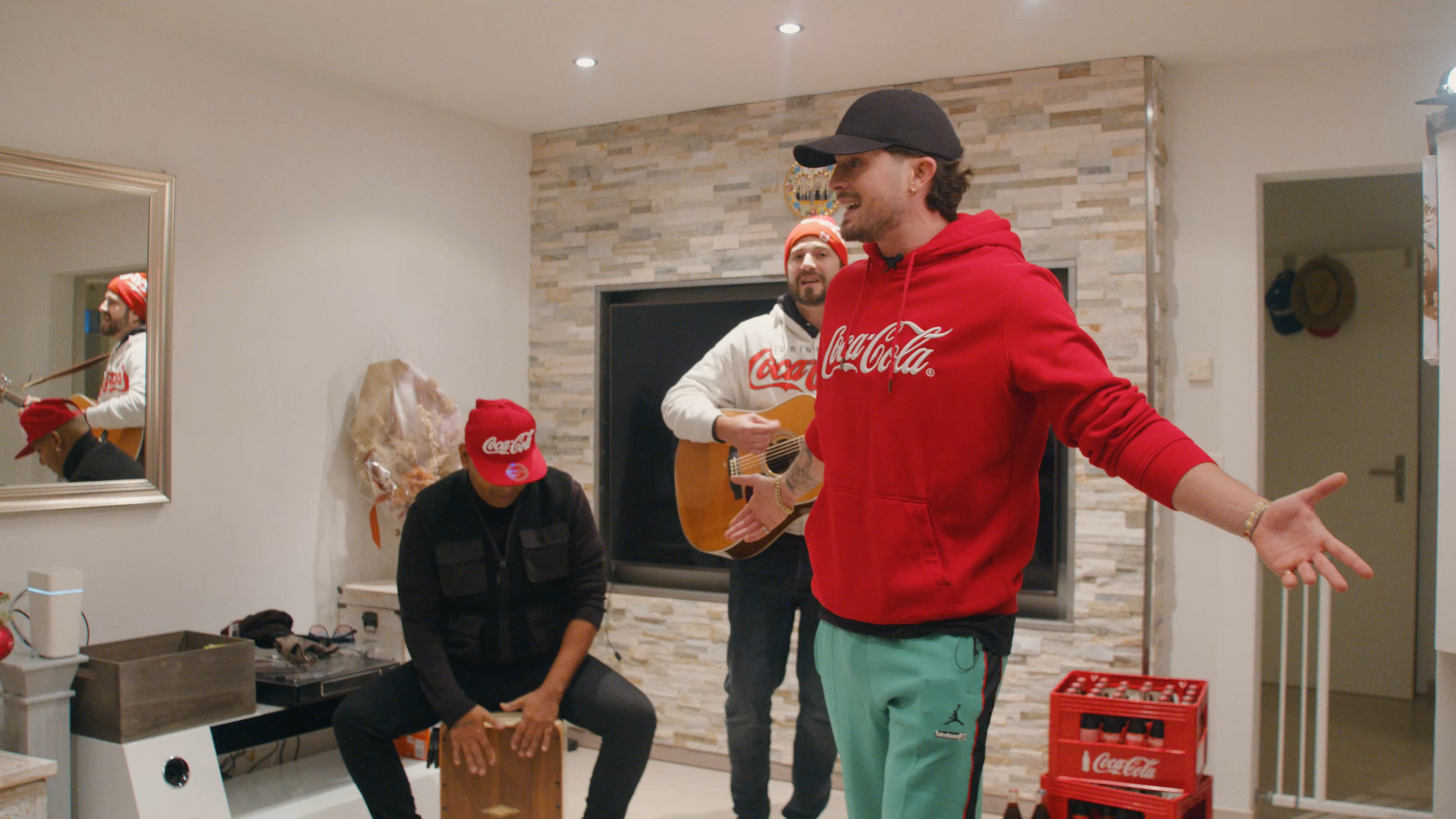 loco escrito singing with his band