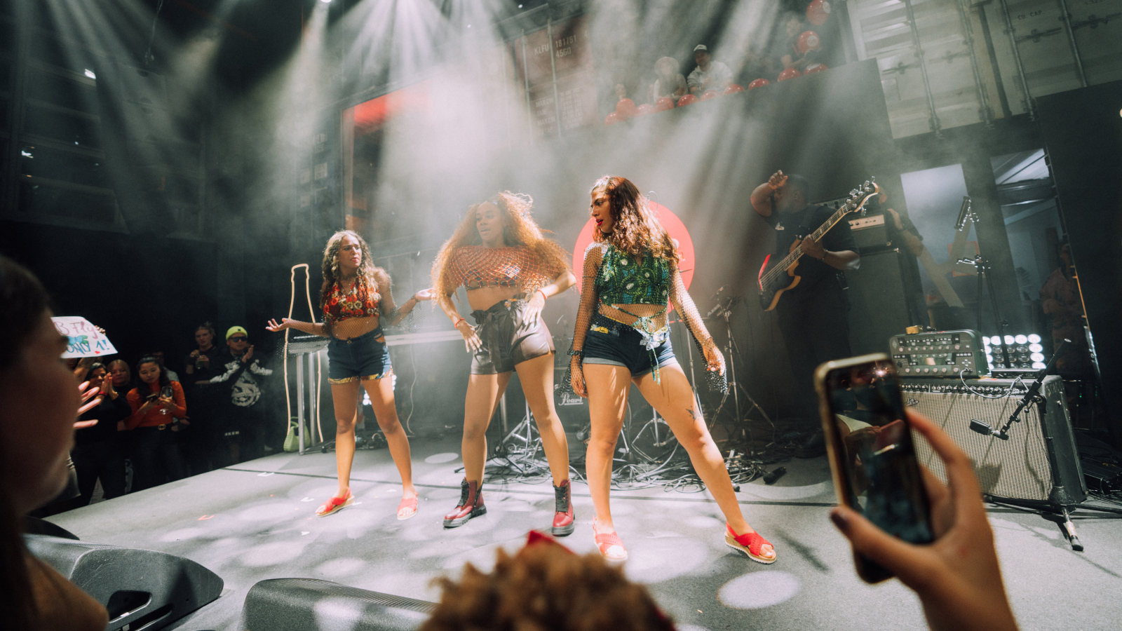 Nicky B Fly auf der Bühne am Finale vom CokeSTUDIO Soundcheck 2022