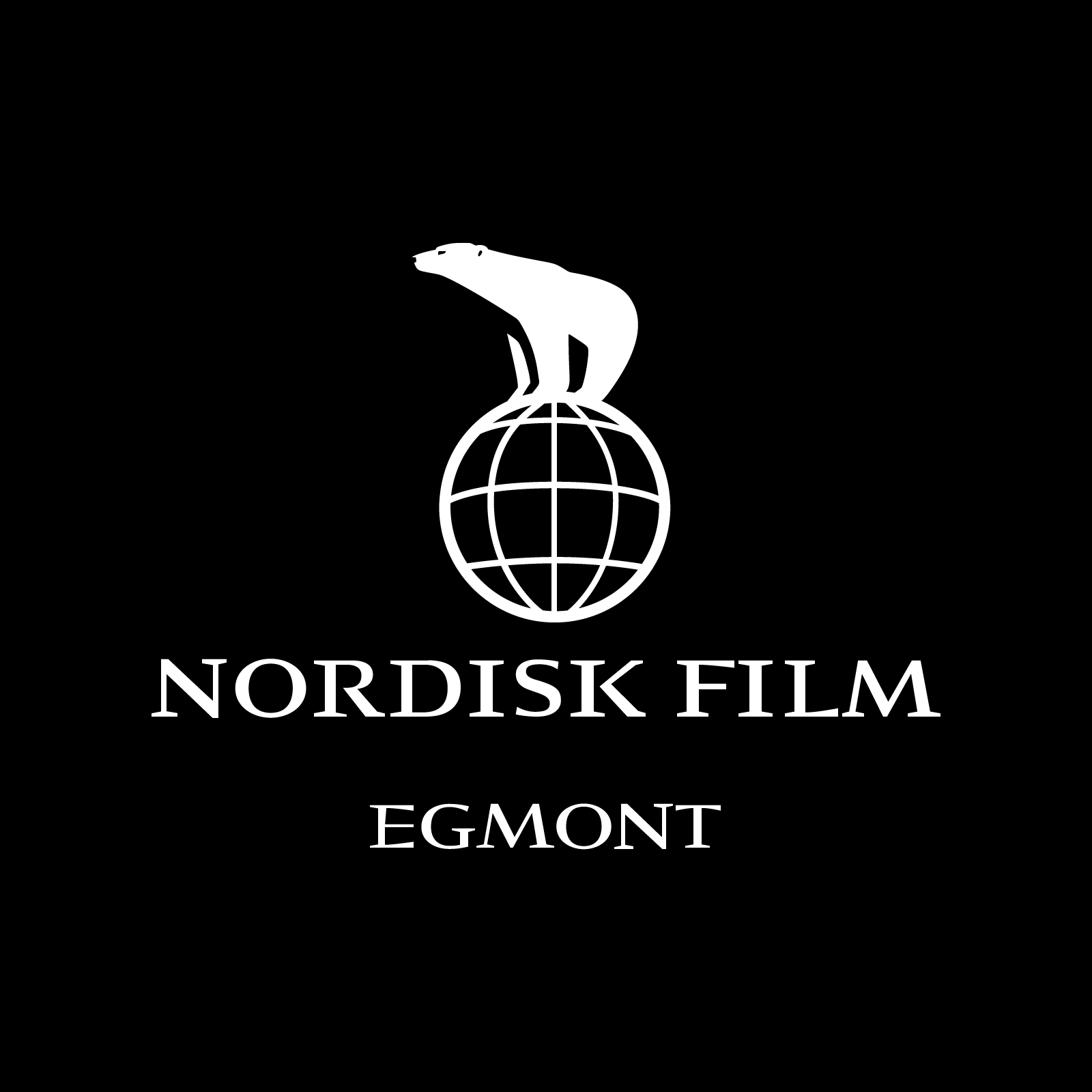 Nordisk Film-logo på sort baggrund med en hvid isbjørn stående oven på en globus. Under logoet står teksten “NORDISK FILM” og “EGMONT” i hvide bogstaver.
