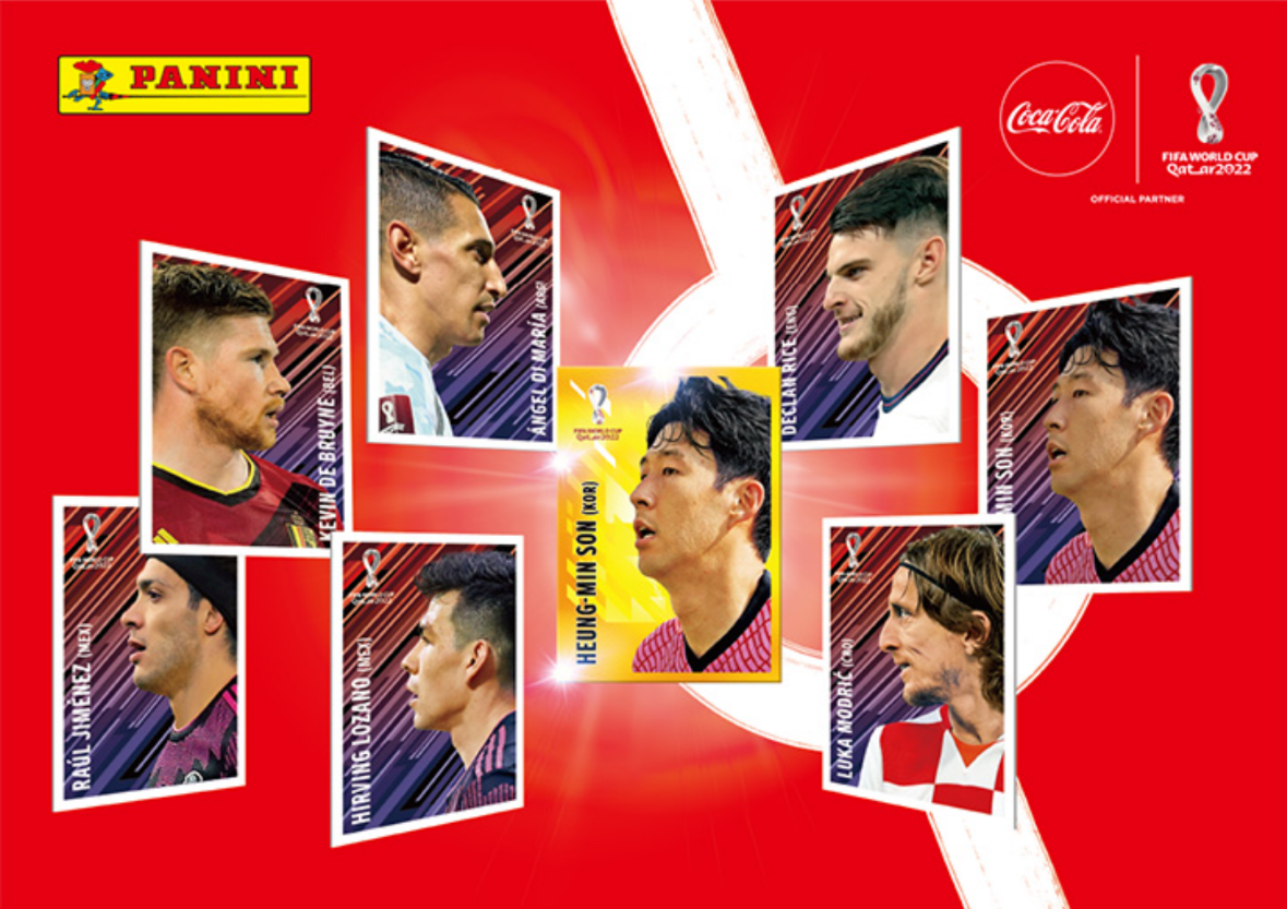 2022년 카타르 월드컵 당시 코카-콜라와 스포츠 카드 컬렉션 브랜드 파니니가 협업하여 제작한 스티커들로, 손흥민을 비롯한 세계적인 선수들의 파니니 스티커 이미지를 보여주고 있다.