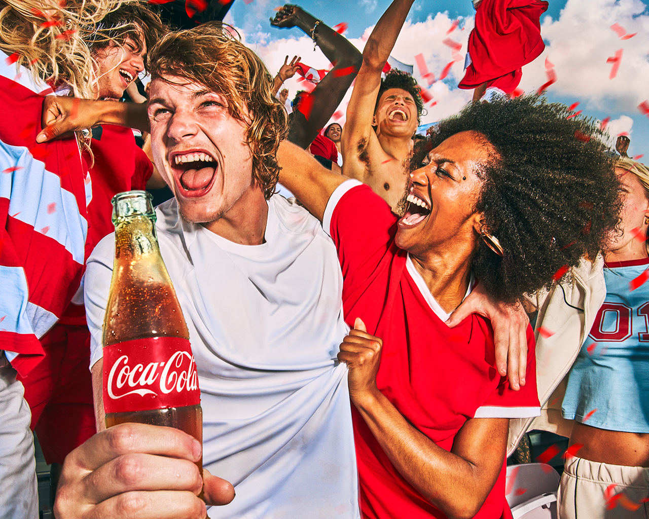 코카-콜라 & 파워에이드와 함께 26 FIFA 월드컵 원정 응원 가자! 아티클로 향하는 캐러셀 이미지
