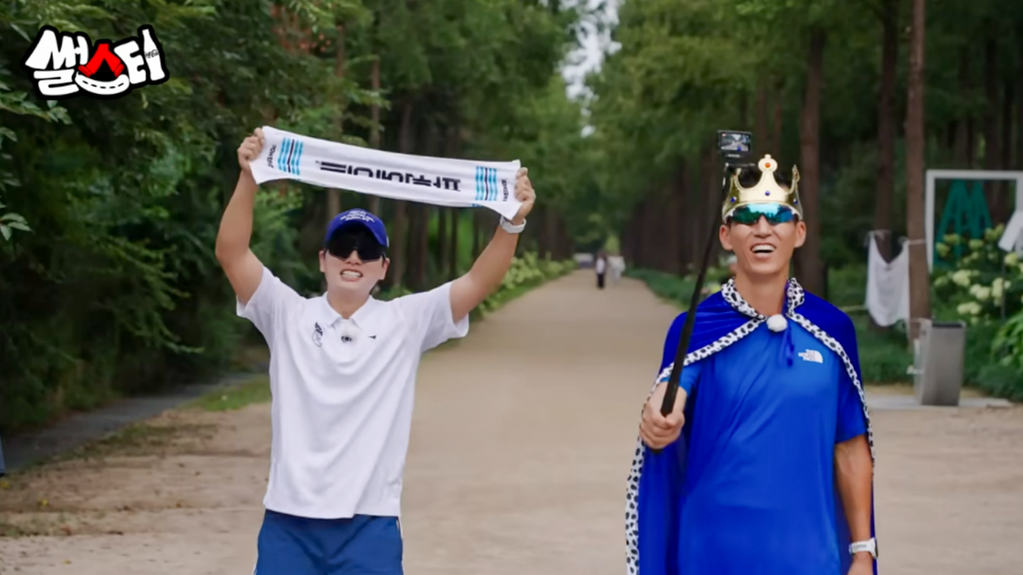 GPS 드로잉런, 나만의 ‘P’런을 완주하고 피니시라인으로 들어오는 이이경과 션