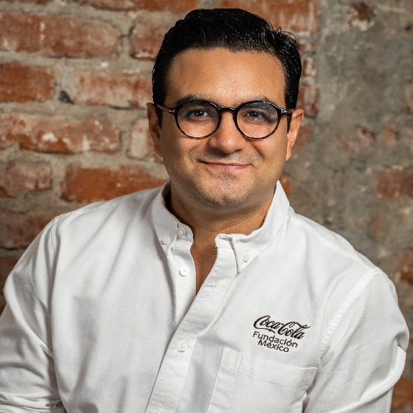 Imagen retrato del director de Fundación Coca-Cola México Rodrigo Feria Cano.