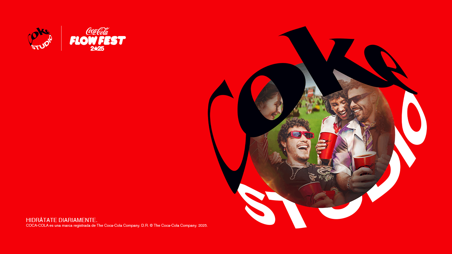 Coca-Cola Flow Fest 2025 sobre un fondo rojo. Del lado de derecho se ve un circulo con una imagen de unas personas diviertiendose con un vaso de Coca-Cola en la mano y el texto "Coke Studio" alrededor en forma de circulo