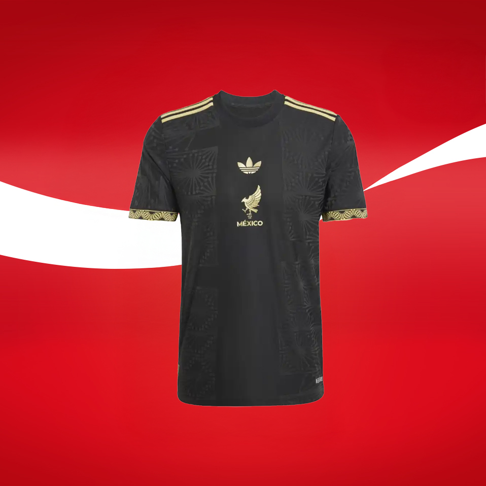 Camiseta negra con detalles dorados de la Selección de Fútbol Mexicana marca Adidas.