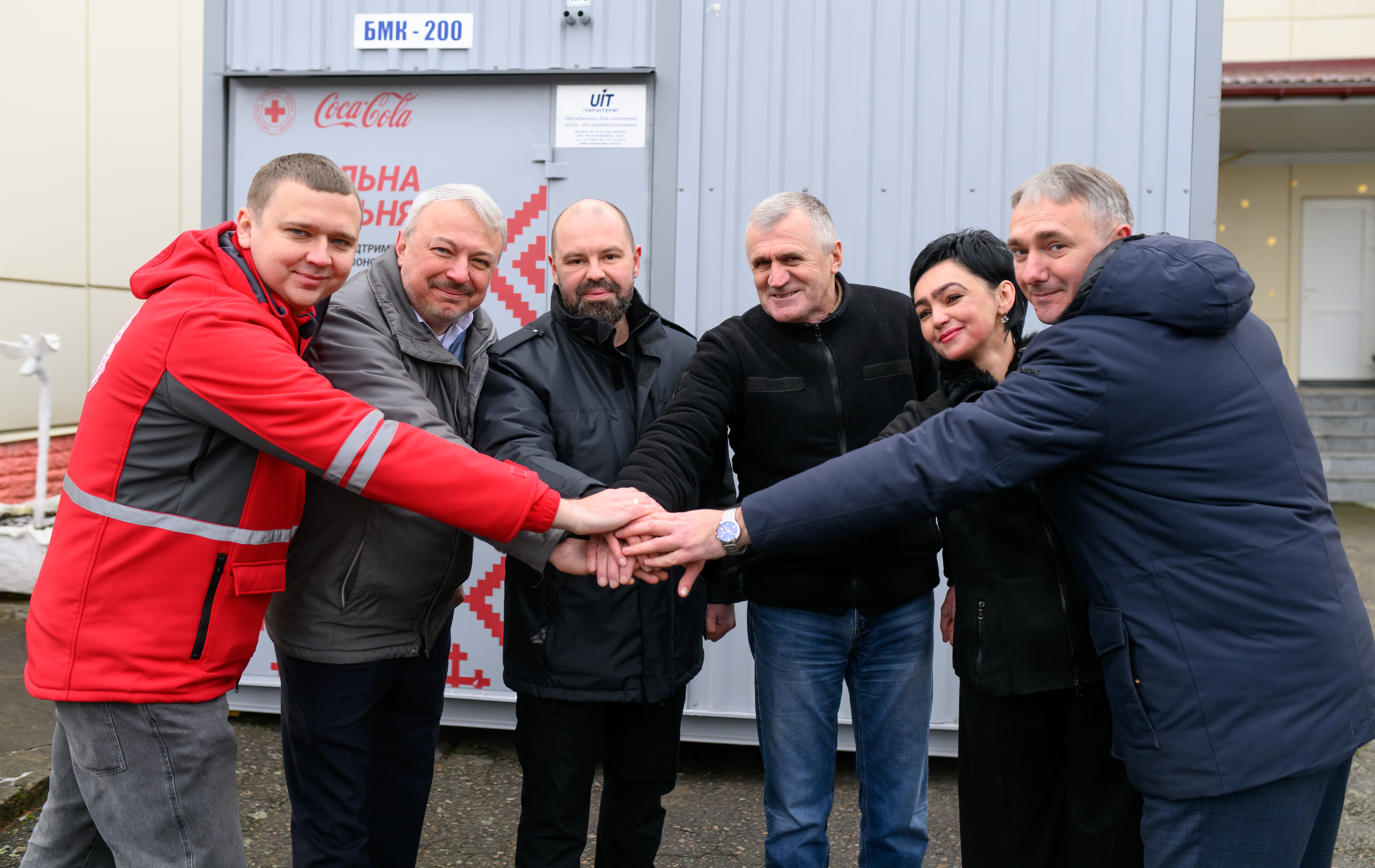 Фундація Кока-Кола спільно з Українським Червоним Хрестом забезпечують мобільними котельнями громаду 