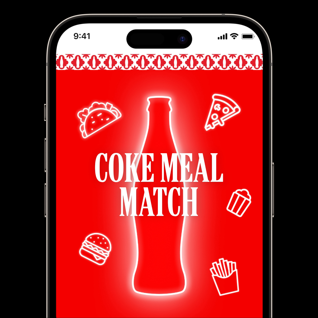 Ekrani i një smartfoni që shfaq lojën **Coke Meal Match**. Në qendër të ekranit ndodhet silueta e një shisheje Coca‑Cola, rreth së cilës janë të vendosura grafika të llojeve të ndryshme të ushqimit.